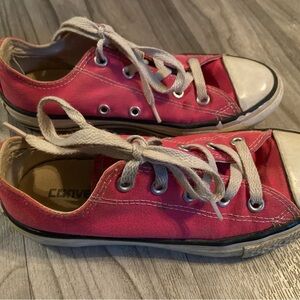 Girls pink Sz 1 Converse sneakers athletic tennis shoes